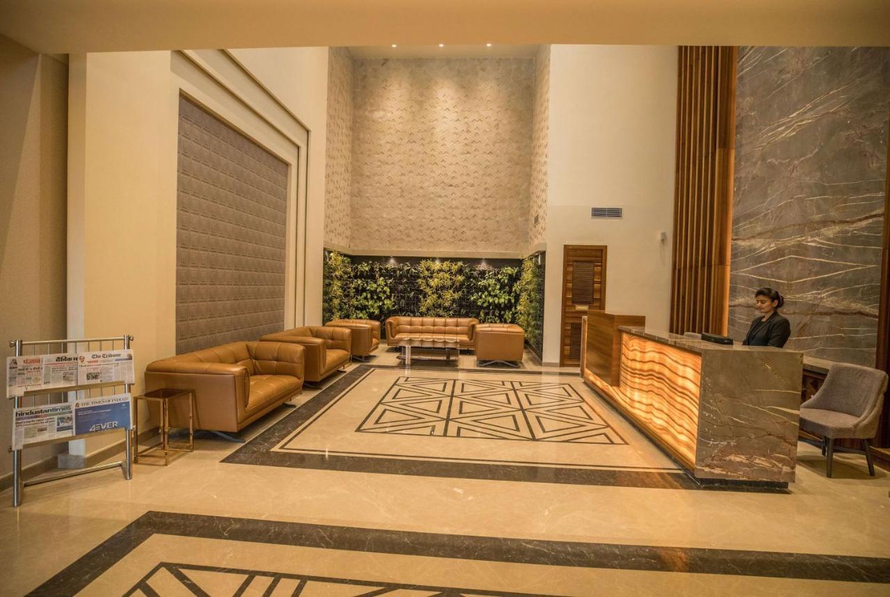 Hotel Ramada By Wyndham Kapurthala Town Extérieur photo