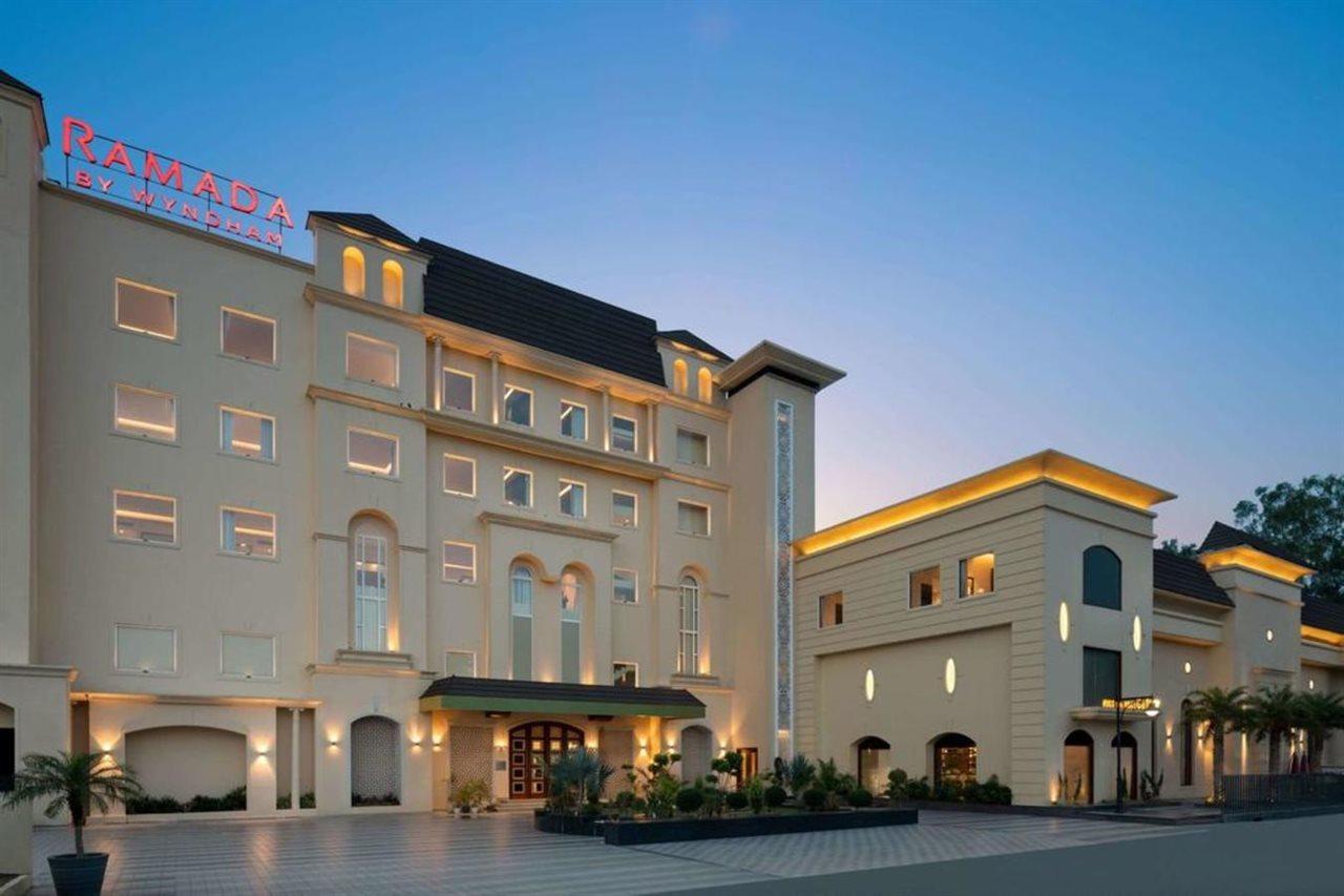 Hotel Ramada By Wyndham Kapurthala Town Extérieur photo