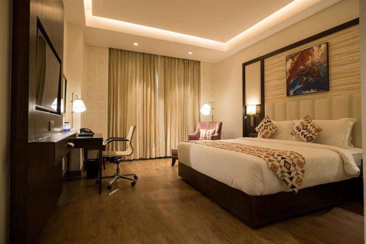 Hotel Ramada By Wyndham Kapurthala Town Extérieur photo