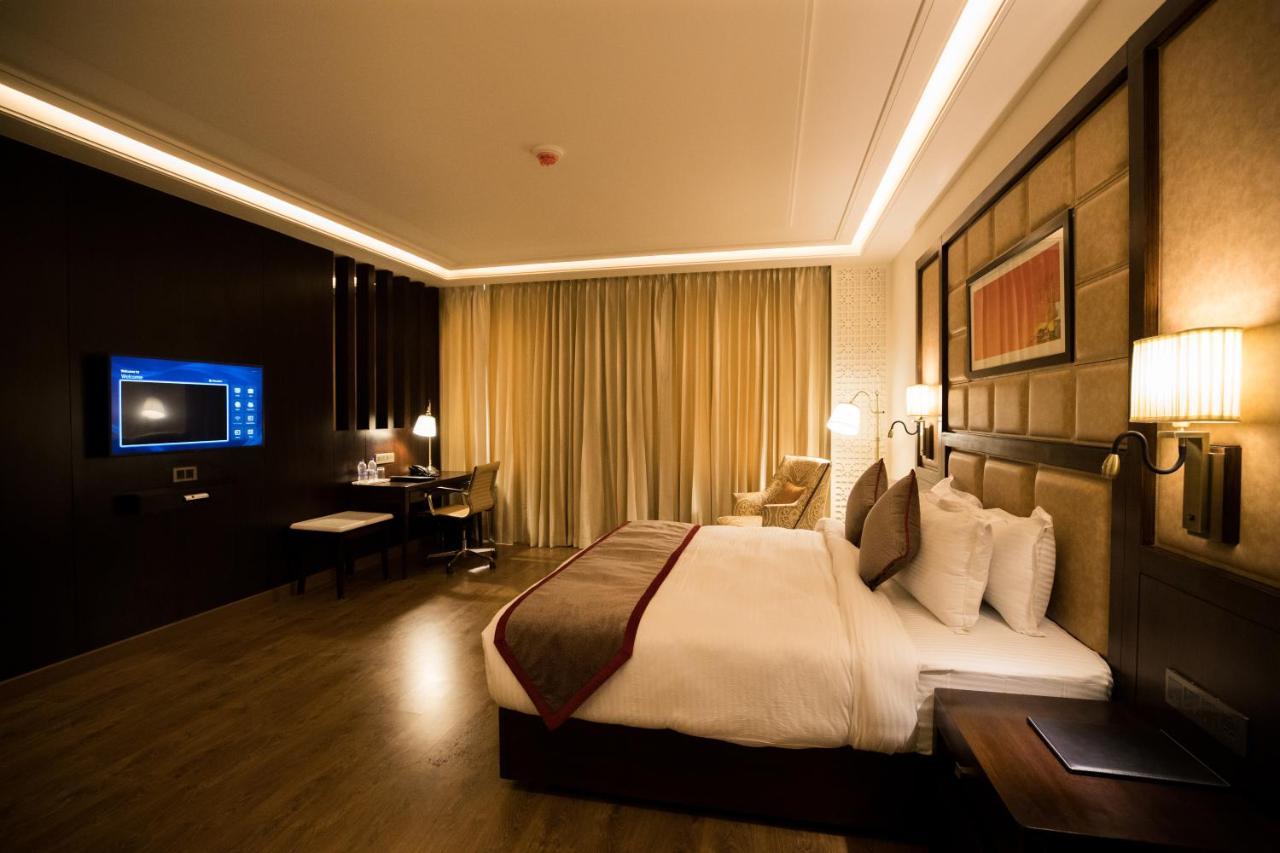 Hotel Ramada By Wyndham Kapurthala Town Extérieur photo