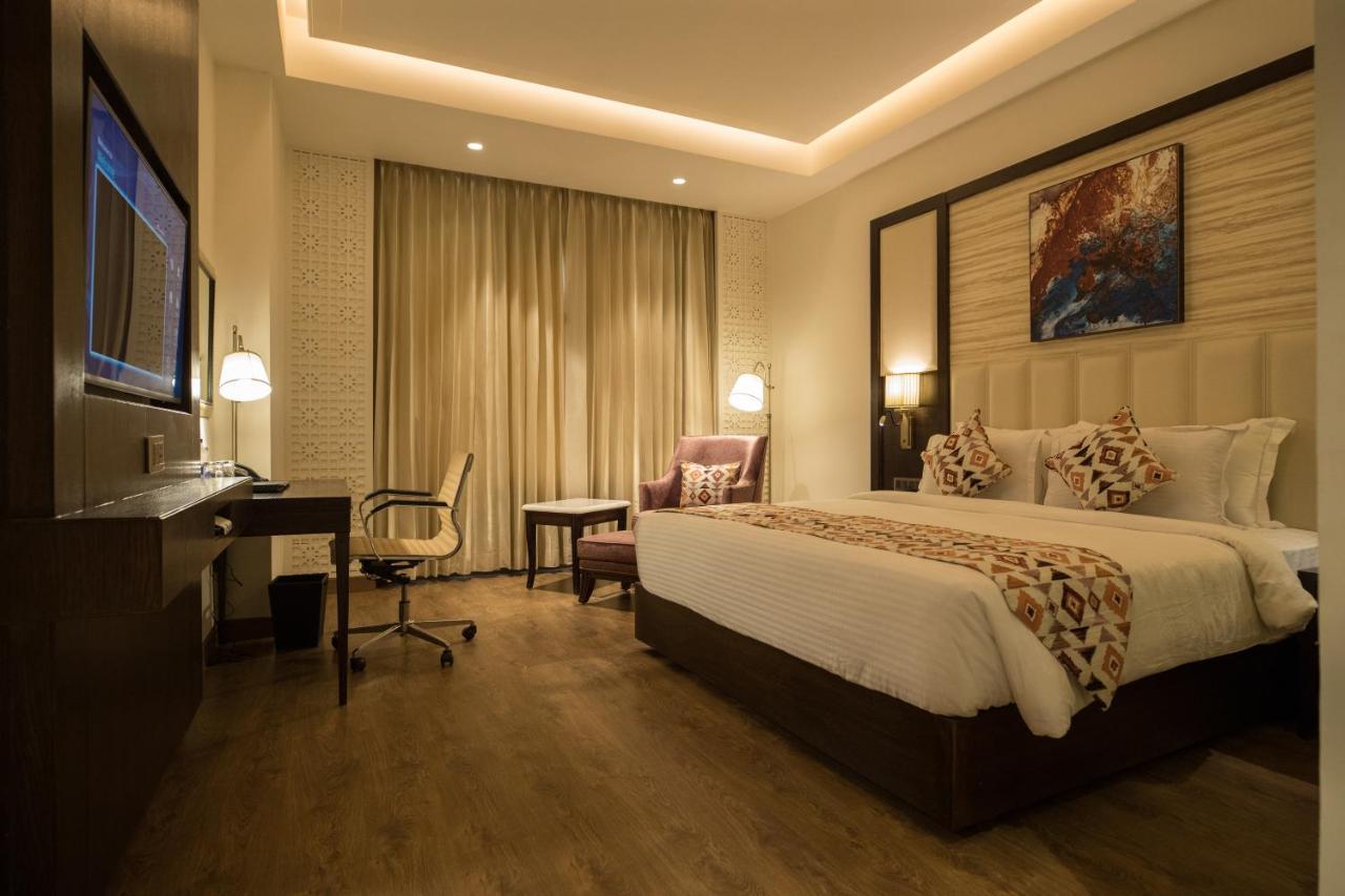 Hotel Ramada By Wyndham Kapurthala Town Extérieur photo