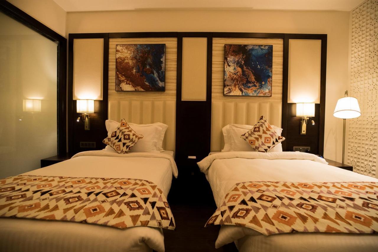 Hotel Ramada By Wyndham Kapurthala Town Extérieur photo