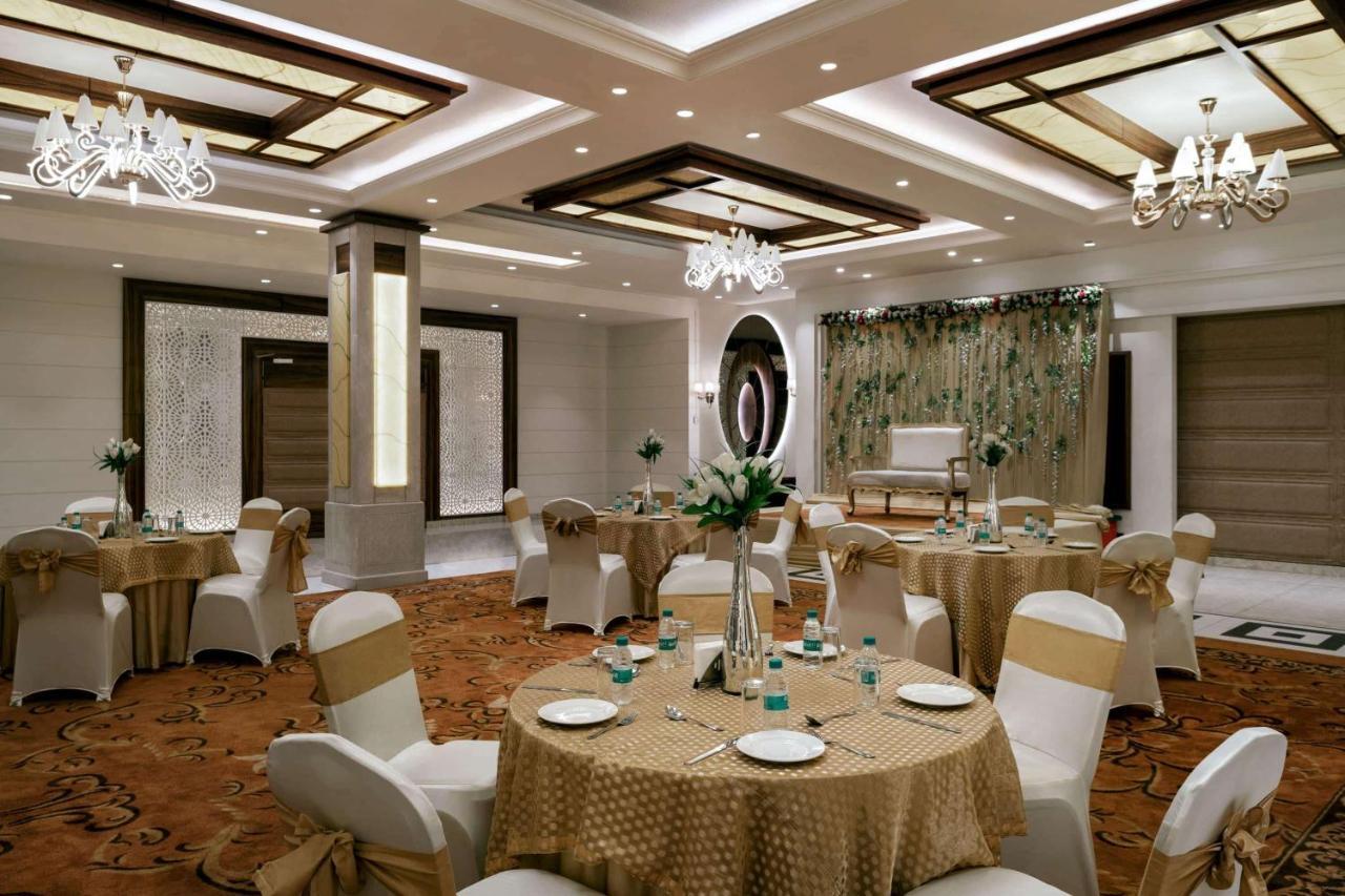 Hotel Ramada By Wyndham Kapurthala Town Extérieur photo