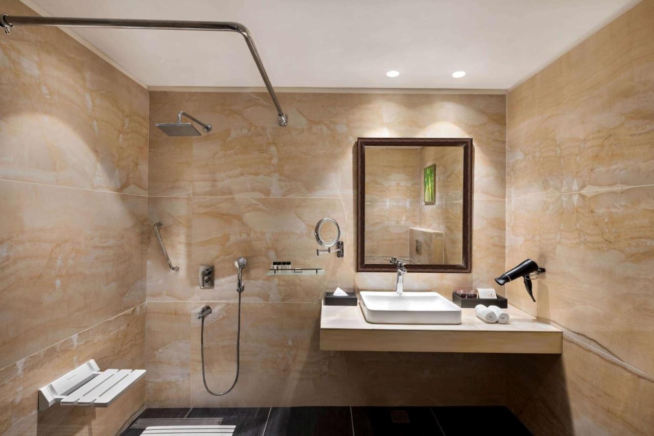 Hotel Ramada By Wyndham Kapurthala Town Extérieur photo