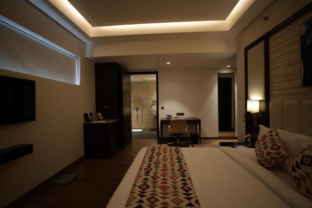 Hotel Ramada By Wyndham Kapurthala Town Extérieur photo